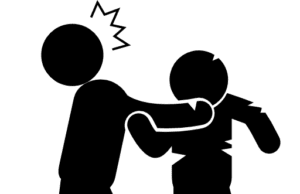 ಬಾಲಕಿಯೊಂದಿಗೆ ಅನುಚಿತವಾಗಿ ವರ್ತನೆ ಆರೋಪ: ಯುವಕನ ಮೇಲೆ ಅಮಾನುಷ ಹಲ್ಲೆ