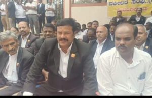 ಶ್ರೀರಂಗಪಟ್ಟಣ: ವಕೀಲರ ಸಂರಕ್ಷಣಾ ಕಾಯ್ದೆ ಮಸೂದೆ ಜಾರಿ ಮಾಡದ ಸರ್ಕಾರದ ವಿರುದ್ಧ ವಕೀಲರ ಪ್ರತಿಭಟನೆ