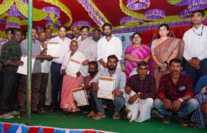 ಗಿರಿಜನರಿಗೆ ಅರಣ್ಯ ಹಕ್ಕುಪತ್ರ ವಿತರಿಸಿದ ಡಾ.ಹೆಚ್.ಸಿ.ಮಹದೇವಪ್ಪ