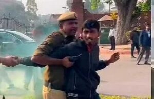 ಸಂಸತ್ ಭದ್ರತಾ ಲೋಪ: ನಿವೃತ್ತ ಡಿವೈಎಸ್ಪಿ ಪುತ್ರನ ಬಂಧನ, ಮೈಸೂರಿನಲ್ಲಿ ಸಲೂನ್ ಮಾಲೀಕನ ವಿಚಾರಣೆ