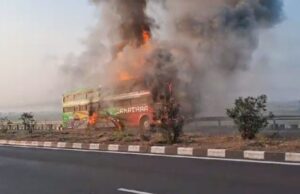 ವಿಜಯಪುರ: ಟೈರ್ ಸ್ಫೋಟಗೊಂಡು ಬಸ್ ನಲ್ಲಿ ಬೆಂಕಿ- ಪ್ರಯಾಣಿಕರು ಪಾರು