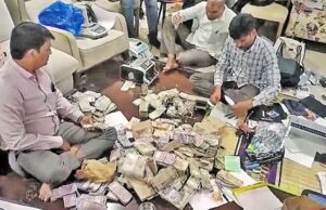 ಸರ್ಕಾರಿ ಅಧಿಕಾರಿಯೊಬ್ಬರ ಮನೆ ಮೇಲೆ ಎಸಿಬಿ ದಾಳಿ: 100 ಕೋಟಿ ಮೌಲ್ಯದ ಅಕ್ರಮ ಆಸ್ತಿ ವಶಕ್ಕೆ