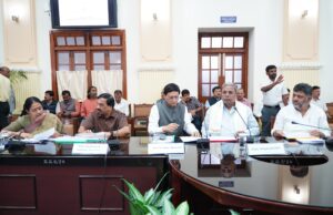 ನಮ್ಮ ಸರ್ಕಾರದಲ್ಲಿ ಅಧಿಕಾರಿಗಳು ಜಾತ್ಯತೀತತೆಗೆ ಮತ್ತು ಸಂವಿಧಾನಕ್ಕೆ ಪೂರ್ತಿ ಬದ್ದರಾಗಿರಬೇಕು: ಜಿಲ್ಲಾ ಉಸ್ತುವಾರಿ ಕಾರ್ಯದರ್ಶಿಗಳ ಸಭೆಯಲ್ಲಿ ಮುಖ್ಯಮಂತ್ರಿ ಸಿದ್ದರಾಮಯ್ಯ ಎಚ್ಚರಿಕೆ