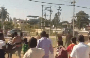 ನೀರಿನ ಟ್ಯಾಂಕ್ ವಿಚಾರಕ್ಕೆ ಕಲ್ಲು, ದೊಣ್ಣೆಗಳಿಂದ ಹೊಡೆದಾಡಿಕೊಂಡ ಹೊಳಲ್ಕೆರೆ ಪುರಸಭೆ ಸದಸ್ಯರು, ಬೆಂಬಲಿಗರು