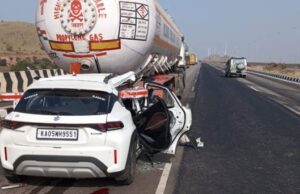 ಕಾರು- ಟ್ಯಾಂಕರ್ ನಡುವೆ ಭೀಕರ ಅಪಘಾತ: ಇಬ್ಬರು ಸಾವು