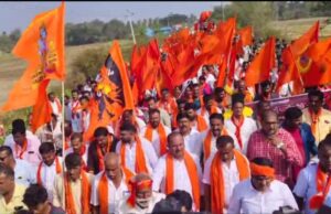 ಹನುಮ ಧ್ವಜ ತೆರವು: ಕೆರಗೋಡು ಗ್ರಾಮದಿಂದ ಮಂಡ್ಯ ಡಿಸಿ ಕಚೇರಿವರೆಗೆ ಪಾದಯಾತ್ರೆ