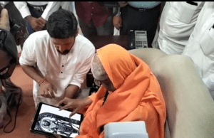 ರಾಮಲಲ್ಲಾನ ಫೋಟೊ ತೋರಿಸಿ ಸುತ್ತೂರು ಶ್ರೀಗಳ ಅಭಿಪ್ರಾಯ ಕೇಳಿದ ಶಿಲ್ಪಿ ಅರುಣ್ ಯೋಗಿರಾಜ್