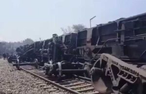 ದೆಹಲಿಯ ಸರೈ ರೋಹಿಲ್ಲಾದ ವಸತಿ ಕಾಲೋನಿ ಬಳಿ ಹಳಿ ತಪ್ಪಿದ ರೈಲು