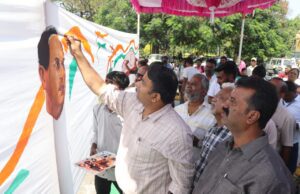 “ಬೃಹತ್ ಕ್ಯಾನ್ವಾಸ್” ಮೇಲೆ ಚಿತ್ರ ಬಿಡಿಸುವ ಮೂಲಕ ಸಂವಿಧಾನ ಜಾಗೃತಿ