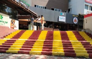 ಮೈಸೂರಿನ ನಲಪಾಡ್ ಹೋಟೆಲ್ ಮೆಟ್ಟಿಲುಗಳಿಗೆ ಕನ್ನಡ ಬಾವುಟದ ಬಣ್ಣ; ಕನ್ನಡ ಸಂಘಟನೆಗಳ ಎಚ್ಚರಿಕೆ ಬಳಿಕ ಬಣ್ಣ ಬದಲಾವಣೆ
