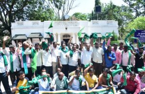 ಸಂಸದ ಪ್ರತಾಪ್ ಸಿಂಹ ಕಚೇರಿಗೆ ರಾಜ್ಯ ಕಬ್ಬು ಬೆಳೆಗಾರರ ಸಂಘದಿಂದ ಮುತ್ತಿಗೆ ಯತ್ನ