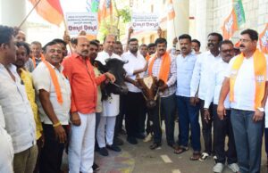 ಹಾಲಿನ ಪ್ರೋತ್ಸಾಹ ಧನ ಬಿಡುಗಡೆಗೆ ಆಗ್ರಹಿಸಿ ಬಿಜೆಪಿ ರೈತ ಮೋರ್ಚಾ ಪ್ರತಿಭಟನೆ