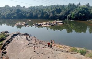 ತುಂಗಾ ನದಿಯಲ್ಲಿ ಅಪರಿಚಿತ ವ್ಯಕ್ತಿಯ ಶವ ಪತ್ತೆ