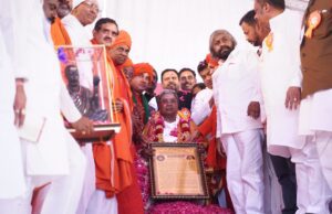 160 ಮಂದಿ ಶರಣ ಸ್ವಾಮೀಜಿಗಳು, ಗುರುಗಳು ಹಾಗೂ ವೀರಶೈವ- ಲಿಂಗಾಯತ ಮಠಾಧೀಶರ ನೇತೃತ್ವದಲ್ಲಿ ಮುಖ್ಯಮಂತ್ರಿಗಳಿಗೆ ಅಭೂತಪೂರ್ವ ಸನ್ಮಾನ