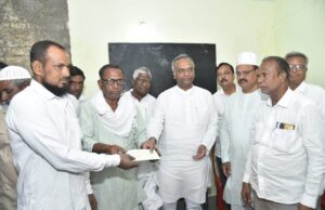 ನಾಲವಾರ: ರಸ್ತೆ ಅಪಘಾತದಲ್ಲಿ ಮಡಿದ ಆರು ಮಂದಿಯ ಕುಟುಂಬಸ್ಥರಿಗೆ ಪರಿಹಾರದ ಚೆಕ್ ವಿತರಣೆ