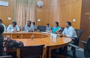 ನಾಳೆ ಗ್ಯಾರಂಟಿ ಯೋಜನೆಗಳ ಫಲಾನುಭವಿಗಳ ಸಮಾವೇಶ: ಪೂರ್ವಾಭಾವಿ ಸಭೆ ನಡೆಸಿದ ಜಿಲ್ಲಾಧಿಕಾರಿ