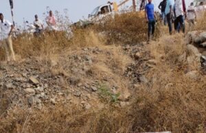 ಪಲ್ಟಿಯಾದ ಕಾರು: ಸವಾರರು ಪ್ರಾಣಾಪಾಯದಿಂದ ಪಾರು.