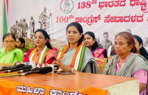 ಮಹಿಳೆಯರ ಸ್ವಾವಲಂಬನೆಗೆ ನಾರಿ ನ್ಯಾಯ: ಕಾಂಗ್ರೆಸ್ ಐದು ಗ್ಯಾರಂಟಿ ವಿವರಿಸಿದ ಡಾ.ಪುಷ್ಪಾ ಅಮರನಾಥ್