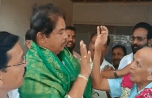ಹಣೆಗೆ ಕುಂಕುಮ ಹಚ್ಚಿಸಿಕೊಳ್ಳಲು ನಿರಾಕರಣೆ: ಅಶೋಕ್ ಗೆ ಕುಂಕುಮ ಎಂದರೆ ಅಲರ್ಜಿಯೇ, ಅಸಹ್ಯವೇ?- ಕಾಂಗ್ರೆಸ್ ಟೀಕಾಪ್ರಹಾರ