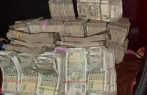 ಕಾರಿನಲ್ಲಿ ಅಕ್ರಮವಾಗಿ ಸಾಗಿಸುತ್ತಿದ್ದ 5 ಲಕ್ಷ ರೂ. ಪೊಲೀಸರ ವಶಕ್ಕೆ