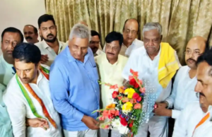 ಬಿಜೆಪಿ ಸಂಸದ ವಿ.ಶ್ರೀನಿವಾಸ್ ಪ್ರಸಾದ್ ರನ್ನು ಭೇಟಿ ಮಾಡಿದ ಕಾಂಗ್ರೆಸ್ ನಾಯಕರು