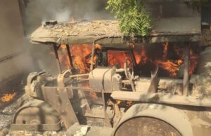 ಕುಷ್ಟಗಿ: ರಾಶಿಗೆ ಬೆಂಕಿ ಹಾಕಿದ ಕಿಡಿಗೇಡಿಗಳು- ಸುಟ್ಟು ಹೋದ ಇಲಾಖಾ ವಾಹನ