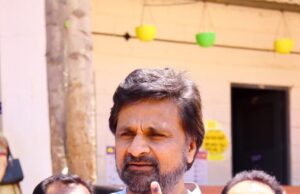 ಚುನಾವಣೆ ರಾಯಭಾರಿ ಹಿರಿಯ ಕ್ರಿಕೆಟ್ ಆಟಗಾರ ಜವಾಗಲ್ ಮತದಾನ