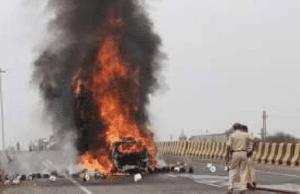 ಟ್ರಕ್ ಗೆ ಕಾರು ಡಿಕ್ಕಿ: 7 ಮಂದಿ ಸಜೀವದಹನ