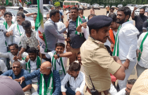 ಹುಬ್ಬಳ್ಳಿ: ಜೆಡಿಎಸ್ -ಕಾಂಗ್ರೆಸ್ ಕಾರ್ಯಕರ್ತರ ಮಾರಾಮಾರಿ