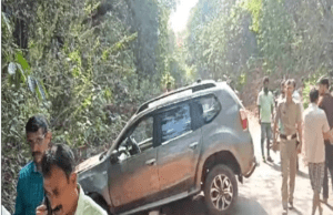 ಶಿರಸಿ-ಕುಮಟಾ ರಸ್ತೆಯಲ್ಲಿ ವಿಶ್ರಾಂತಿ ಪಡೆಯುತ್ತಿದ್ದ ಕಾರ್ಮಿಕರ ಮೇಲೆ ಹರಿದ ಕಾರು: ಐವರಿಗೆ ಗಾಯ