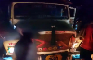 ಬಾಗಲಕೋಟೆ: ರಸ್ತೆ ಬದಿ ನಿಂತಿದ್ದವರ ಮೇಲೆ ಮಣ್ಣು ತುಂಬಿದ್ದ ಟಿಪ್ಪರ್ ಪಲ್ಟಿ- ಐವರ ಸಾವು