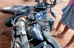 ಹುಣಸೂರು: ಆನೆ ದಾಳಿಗೆ ಬೈಕ್ ಜಖಂ, ಕಾಂಪೌಂಡ್ ಗೆ ಹಾನಿ