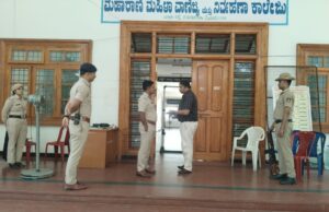 ಮೈಸೂರು: ಮತ ಎಣಿಕೆ ಕೇಂದ್ರಕ್ಕೆ ಜಿಲ್ಲಾಧಿಕಾರಿ ಭೇಟಿ
