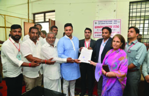 ಮೈಸೂರು-ಕೊಡಗು ಲೋಕಸಭಾ ಕ್ಷೇತ್ರ: ಪ್ರಮಾಣಪತ್ರ ಸ್ವೀಕರಿಸಿದ ಯದುವೀರ್