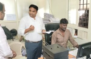 ವರುಣಾ ನಾಡ ಕಚೇರಿಗೆ ಜಿಲ್ಲಾಧಿಕಾರಿಗಳ ದಿಢೀರ್ ಭೇಟಿ, ಪರಿಶೀಲನೆ