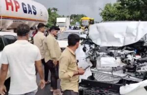 ಬಸ್ ಗೆ ಡಿಕ್ಕಿ ಹೊಡೆದ ಶೋರೂಂನಿಂದ ತರುತ್ತಿದ್ದ ಹೊಸ ಫಾರ್ಚೂನರ್ ಕಾರು