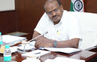 ಮಾಜಿ ಸ್ವೀಕರ್ ಲೂಟಿ ಹೊಡೆದಿರುವ ಅರಣ್ಯ ಭೂಮಿಯನ್ನು ಮರುವಶಪಡಿಸಿಕೊಳ್ಳಲಿ: ಹೆಚ್ ಡಿ ಕುಮಾರಸ್ವಾಮಿ