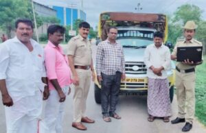 ಅಕ್ರಮವಾಗಿ ಸಾಗಾಟ ಮಾಡುತ್ತಿದ್ದ ಪಡಿತರ ಅಕ್ಕಿ ವಶ