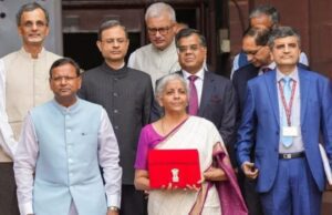 ಮತ್ತೊಮ್ಮೆ ಕಾಗದರಹಿತ ಬಜೆಟ್: ‘ಬಹಿ-ಖಾತಾ’ ಶೈಲಿಯ ಪೌಚ್ ನಲ್ಲಿ ಟ್ಯಾಬ್