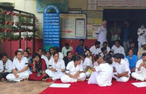 ಕರ್ತವ್ಯ ನಿರತ ವೈದ್ಯರ ಮೇಲೆ ಹಲ್ಲೆ: ಆರೋಪಿಗಳ ಬಂಧನಕ್ಕೆ ಆಸ್ಪತ್ರೆಯ ಸಿಬ್ಬಂದಿಗಳ ಪಟ್ಟು