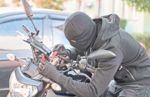 ಸ್ನೇಹಿತನ ಪತ್ನಿಯ ಕ್ಯಾನ್ಸರ್ ಚಿಕಿತ್ಸೆಗಾಗಿ ಬೈಕ್ ಕಳ್ಳತನಕ್ಕಿಳಿದ ಗೆಳೆಯನ ಬಂಧನ