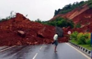 ಉತ್ತರ ಕನ್ನಡ ಜಿಲ್ಲೆಯಲ್ಲಿ ಗುಡ್ಡ ಕುಸಿತ: ೯ ಮಂದಿ ಮಣ್ಣಿನಡಿ ಸಿಲುಕಿರುವ ಶಂಕೆ