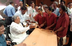 ಕೆಪಿಸಿಸಿ ಕಚೇರಿ ಸ್ವಚ್ಛತಾ ಸಿಬ್ಬಂದಿಗೆ ಮನೆ: ಸಿಎಂ ಸೂಚನೆ