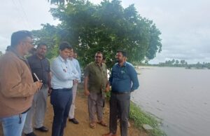 ನಂಜನಗೂಡು ತಗ್ಗು ಪ್ರದೇಶಗಳಿಗೆ ಜಿಲ್ಲಾಧಿಕಾರಿಗಳ ಭೇಟಿ ಹಾಗೂ ಪರಿಶೀಲನೆ: ತುರ್ತು ಕ್ರಮ ಕೈಗೊಳ್ಳುವಂತೆ ಅಧಿಕಾರಿಗಳಿಗೆ ಸೂಚನೆ