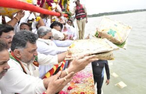 ಕೆಆರ್ಎಸ್ ಜಲಾಶಯಕ್ಕೆ ಬಾಗಿನ ಅರ್ಪಿಸಿದ ಸಿಎಂ ಸಿದ್ದರಾಮಯ್ಯ