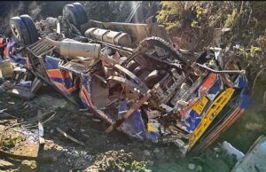 ಜಮ್ಮು ಮತ್ತು ಕಾಶ್ಮೀರದ ಕಣಿವೆಗೆ ಬಿದ್ದ ಬಸ್: ಇಬ್ಬರ ಸಾವು, 25 ಮಂದಿಗೆ ಗಾಯ