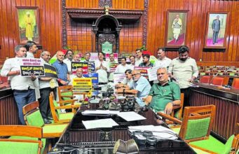 ಮುಡಾ ಹಗರಣ: ಉಭಯ ಸದನಗಳಲ್ಲಿ ಬಿಜೆಪಿ, ಜೆಡಿಎಸ್ ಸದಸ್ಯರ ಅಹೋರಾತ್ರಿ ಧರಣಿ