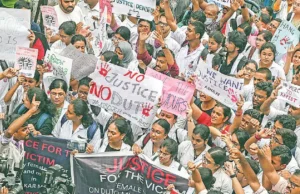 ಕೋಲ್ಕತ್ತಾ ಅತ್ಯಾಚಾರ ಪ್ರಕರಣ ವೈದ್ಯರ ಪ್ರತಿಭಟನೆ ತೀವ್ರ, ಪ್ರತೀ 2 ಗಂಟೆಗೊಮ್ಮೆ ವರದಿ ನೀಡುವಂತೆ ರಾಜ್ಯಗಳಿಗೆ ‘ಕೇಂದ್ರ ಸರ್ಕಾರ ‘ ಸೂಚನೆ!