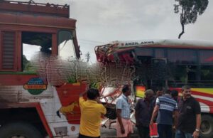 ಬಸ್ಸಿಗೆ ಹಿಂದಿನಿಂದ ಲಾರಿ ಢಿಕ್ಕಿ: ಓರ್ವ ವಿದ್ಯಾರ್ಥಿ ಗಂಭೀರ, ಹಲವರಿಗೆ ಗಾಯ