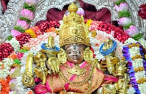 ಕೊನೆ ಆಷಾಢ ಶುಕ್ರವಾರ: ಚಾಮುಂಡಿ ಬೆಟ್ಟಕ್ಕೆ ಹರಿದು ಬಂದ ಜನಸಾಗರ